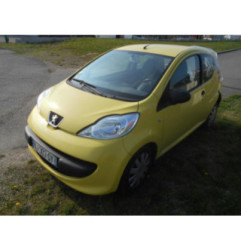 Feu arriere stop central PEUGEOT 107 Photo n°3