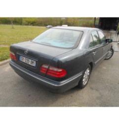 Feu arriere secondaire droit (feux) MERCEDES CLASSE E 210 Photo n°9