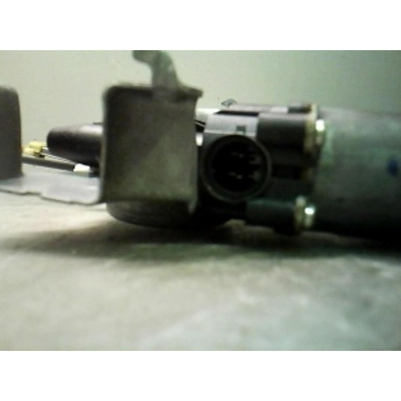 Moteur leve vitre avant gauche NISSAN ALMERA TINO