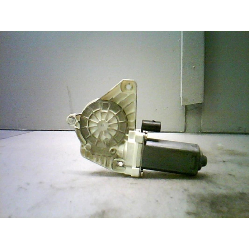Moteur leve vitre avant gauche MERCEDES CLASSE A 169