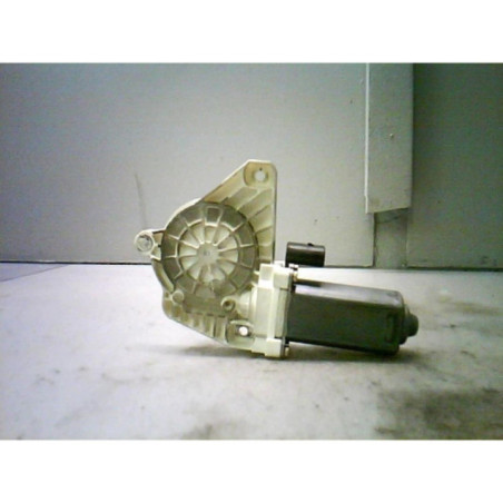 Moteur leve vitre avant gauche MERCEDES CLASSE A 169 Photo n°1