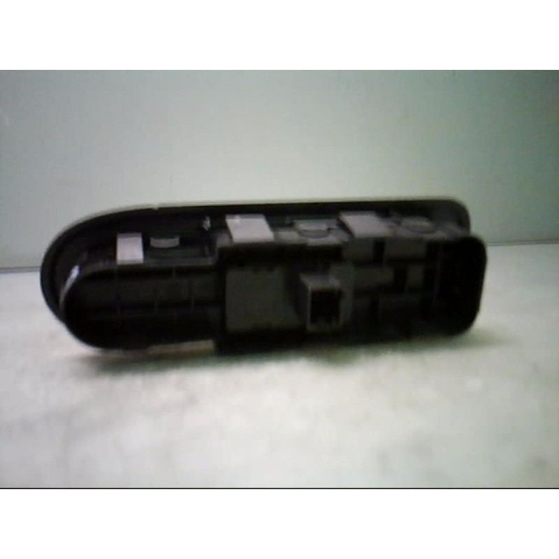 Interrupteur de leve vitre avant droit PEUGEOT 308 1