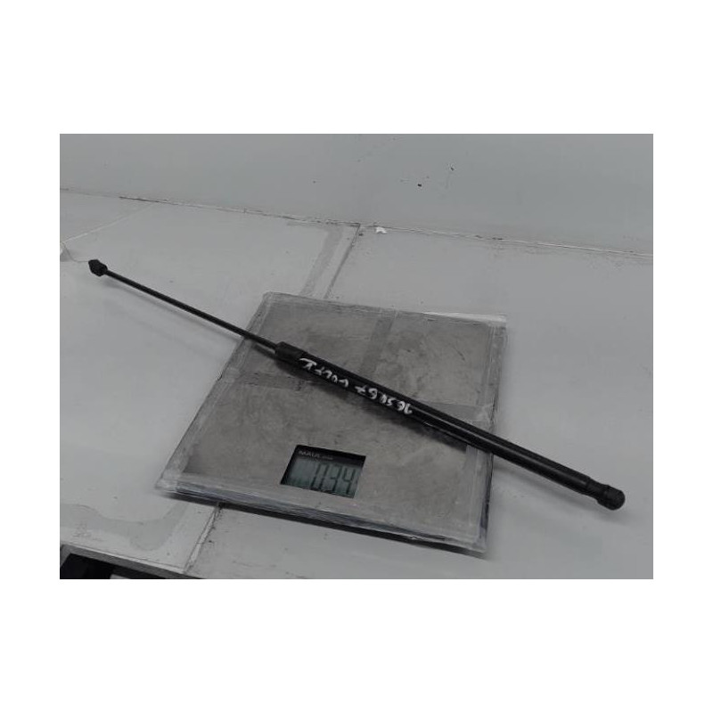 Verin de capot VOLKSWAGEN GOLF 5