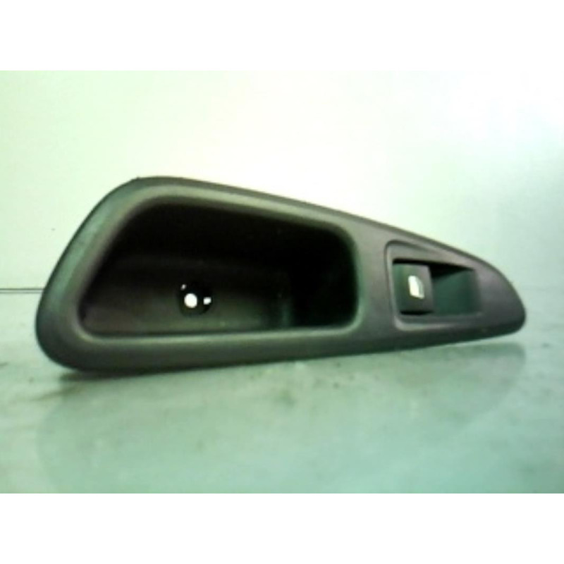 Interrupteur de leve vitre arriere droit PEUGEOT 308 1