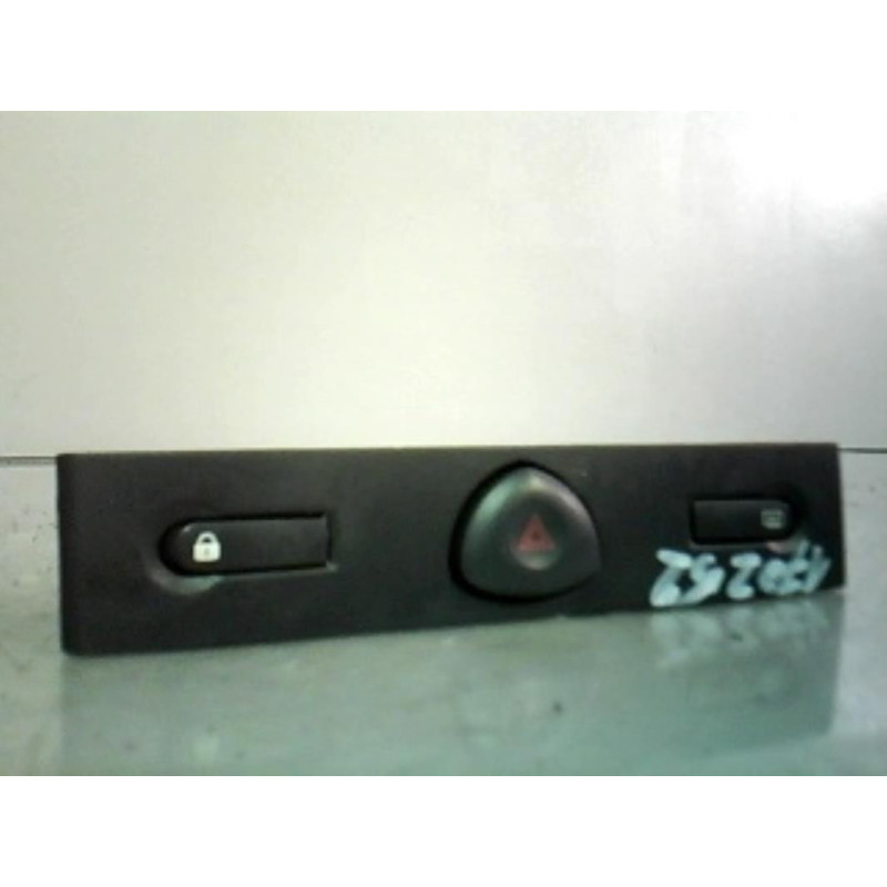 Bouton de warning RENAULT CLIO 2