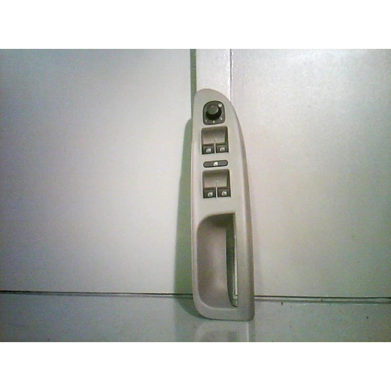 Interrupteur de leve vitre avant gauche VOLKSWAGEN PASSAT 5