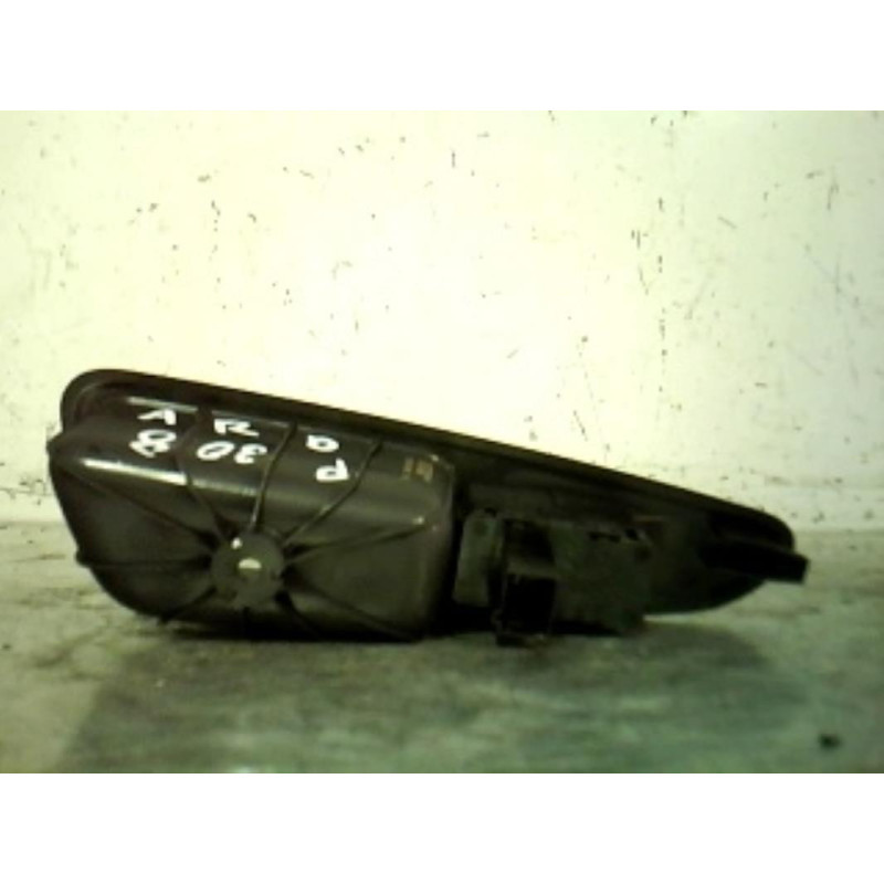 Interrupteur de leve vitre arriere droit PEUGEOT 308 1