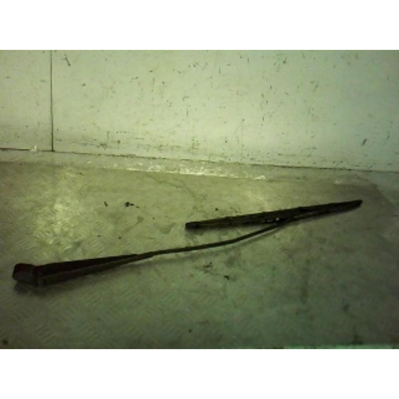 Bras essuie glace arriere MITSUBISHI SPACE STAR