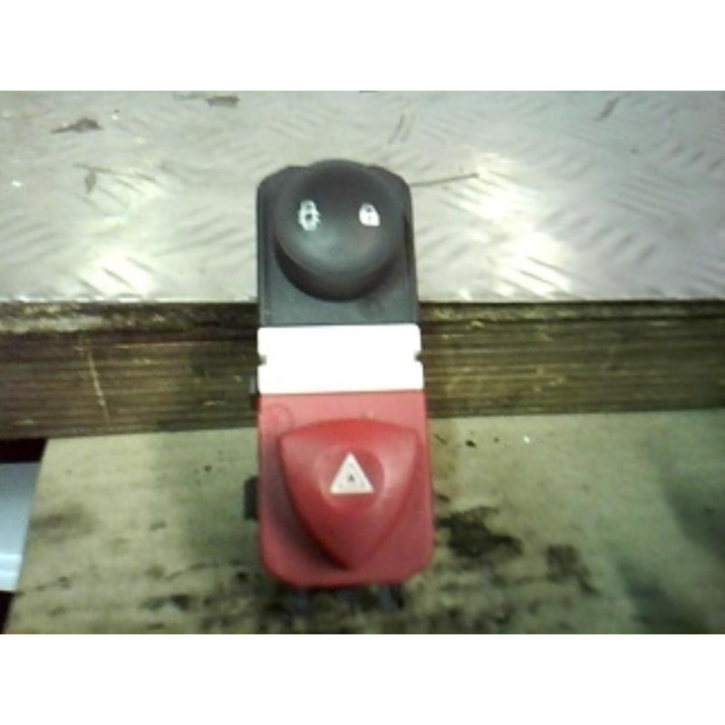 Bouton de warning RENAULT SCENIC 2