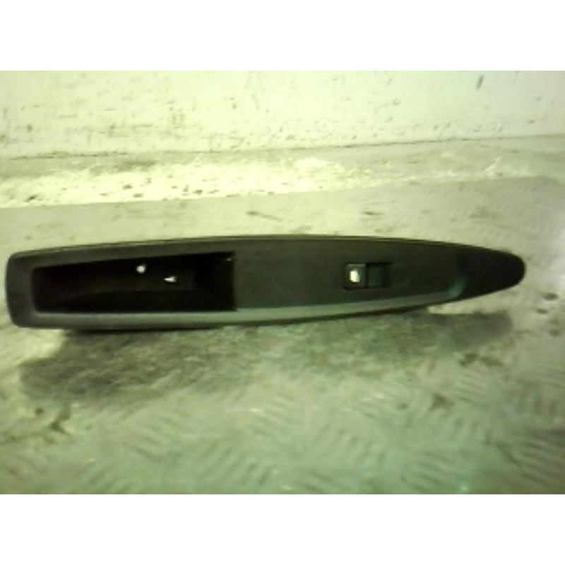 Interrupteur de leve vitre avant droit CITROEN C4 1