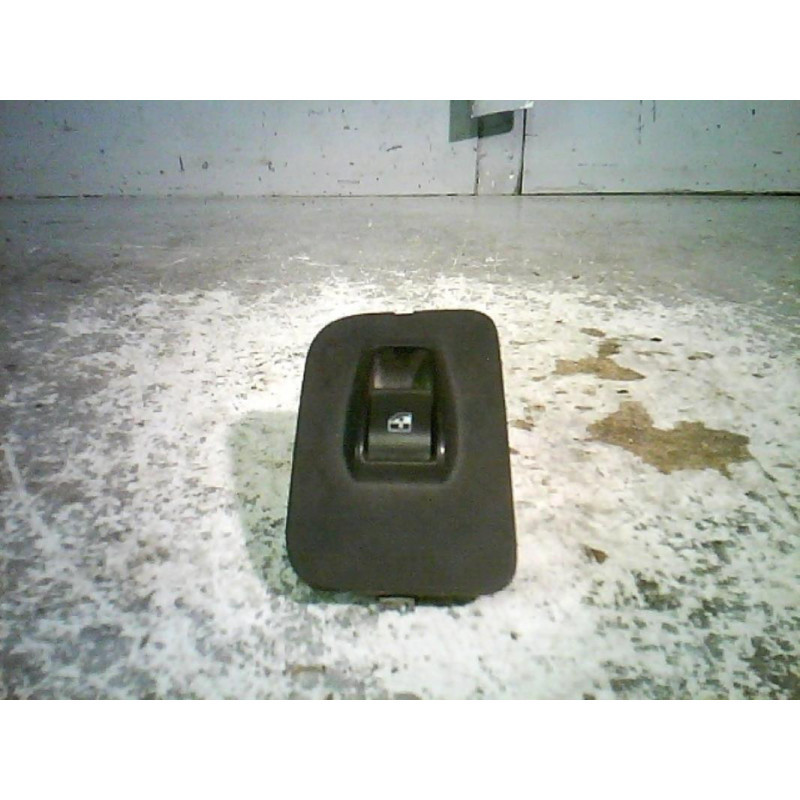 Interrupteur de leve vitre avant droit FIAT FIORINO 3