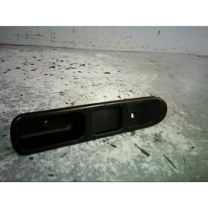 Interrupteur de leve vitre avant droit PEUGEOT 307