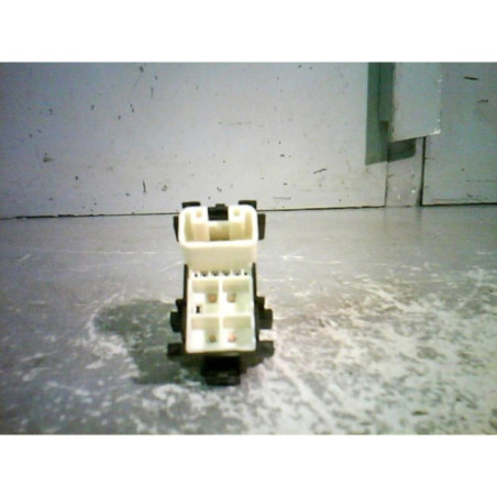 Interrupteur de leve vitre avant droit TOYOTA YARIS 2