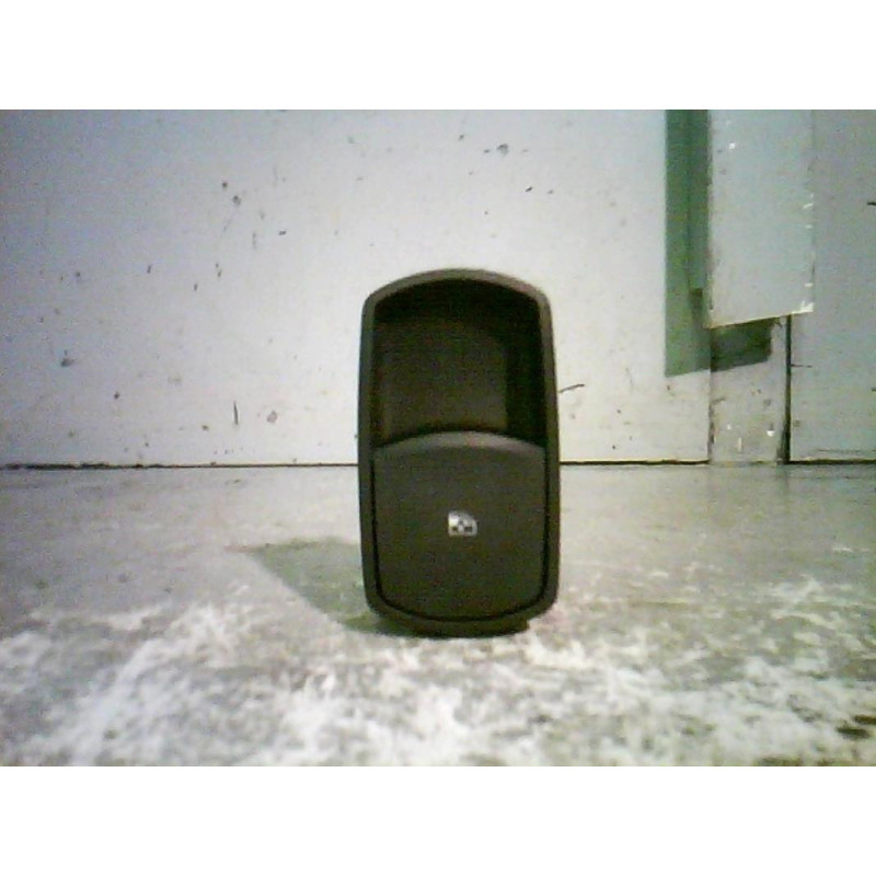 Interrupteur de leve vitre avant droit OPEL CORSA D