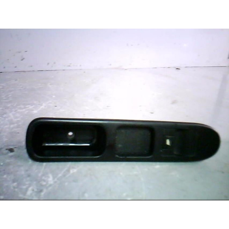 Interrupteur de leve vitre avant droit PEUGEOT 307