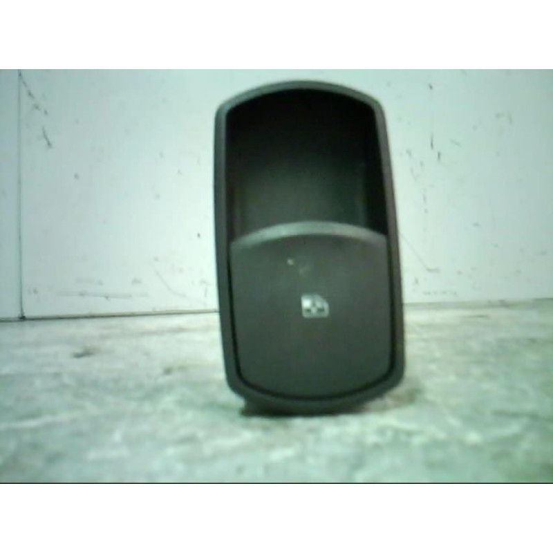 Interrupteur de leve vitre avant droit OPEL CORSA D