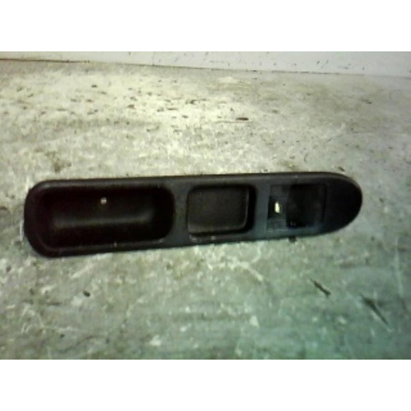 Interrupteur de leve vitre avant droit PEUGEOT 307