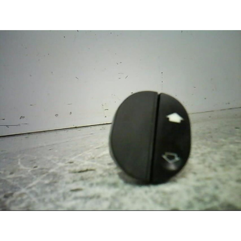 Interrupteur de leve vitre avant droit FORD FIESTA 5