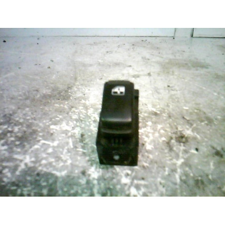 Interrupteur de leve vitre arriere gauche KIA PICANTO 1 Photo n°1