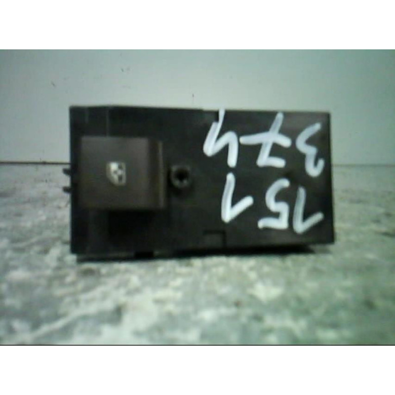 Interrupteur de leve vitre avant droit OPEL MERIVA B