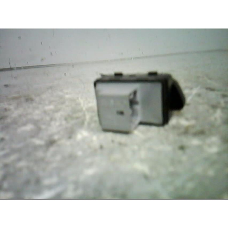 Interrupteur de leve vitre avant droit VOLKSWAGEN POLO 4