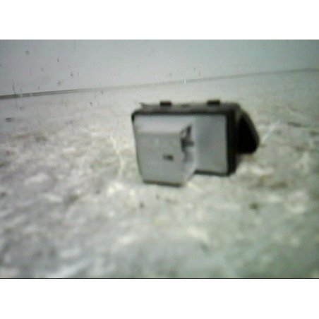 Interrupteur de leve vitre avant droit VOLKSWAGEN POLO 4 Photo n°1