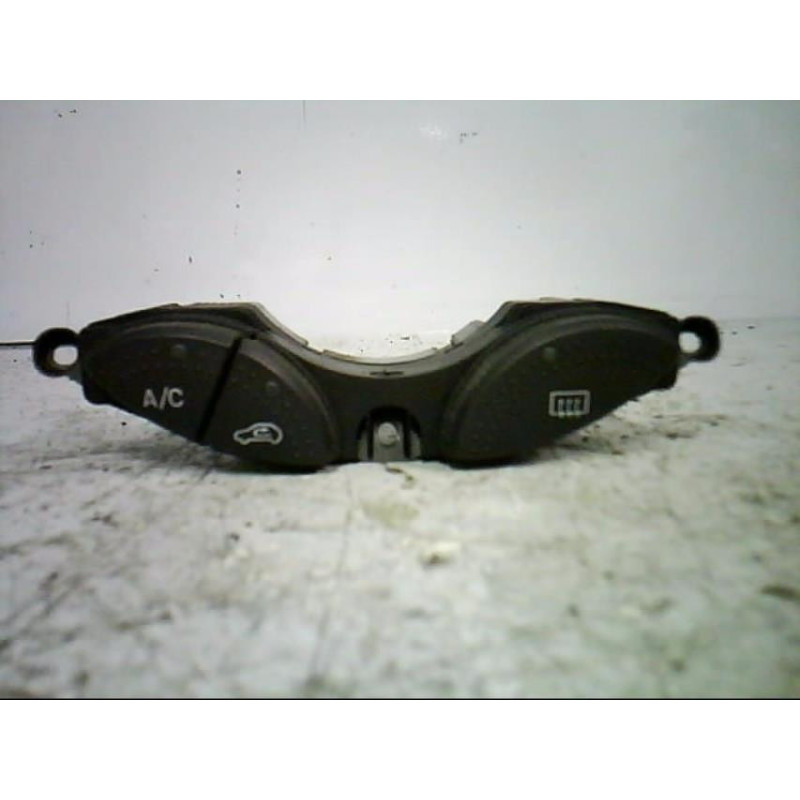 Commande degivrage lunette arriere FORD FOCUS 1