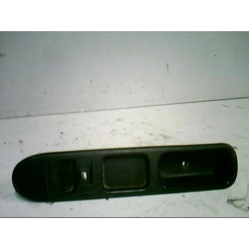 Interrupteur de leve vitre avant droit PEUGEOT 307