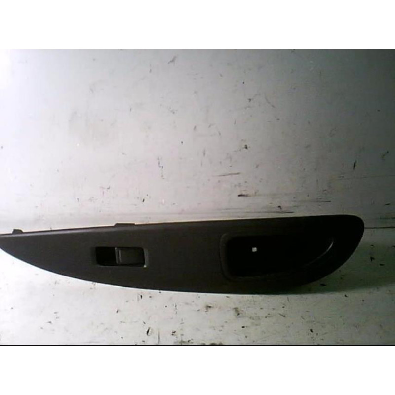 Interrupteur de leve vitre avant droit NISSAN PRIMERA 4