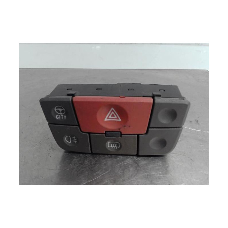 Bouton de warning FIAT PANDA 2