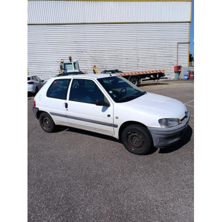 Optique avant principal gauche (feux)(phare) PEUGEOT 106 Photo n°1