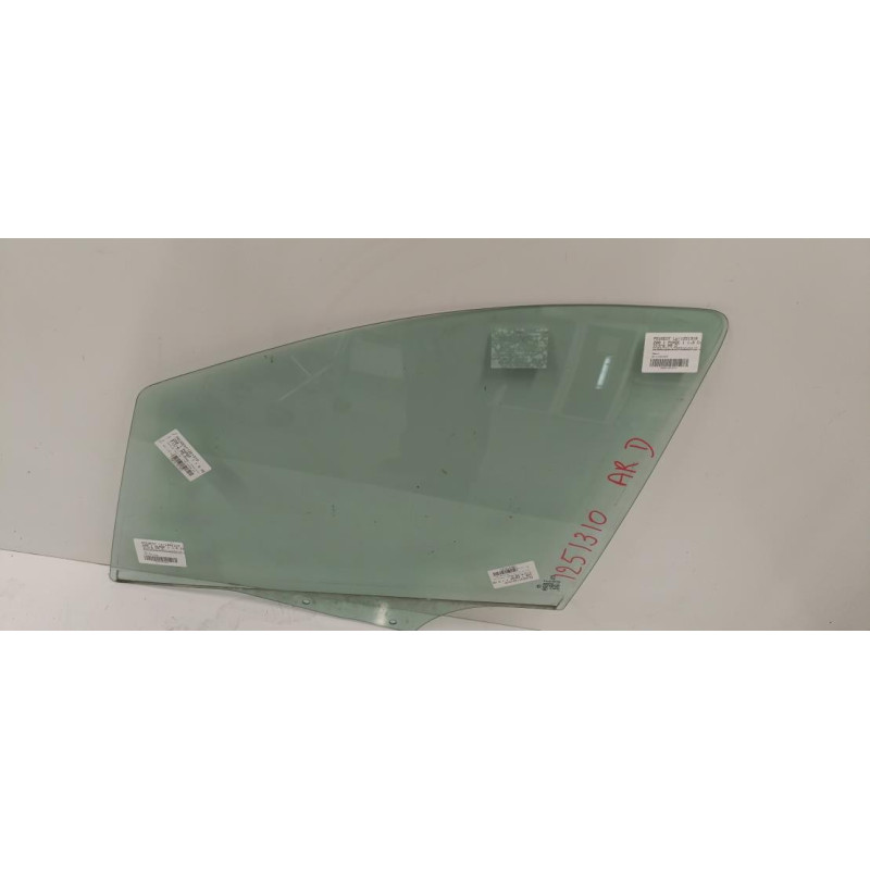 Vitre arriere droit PEUGEOT 208 1