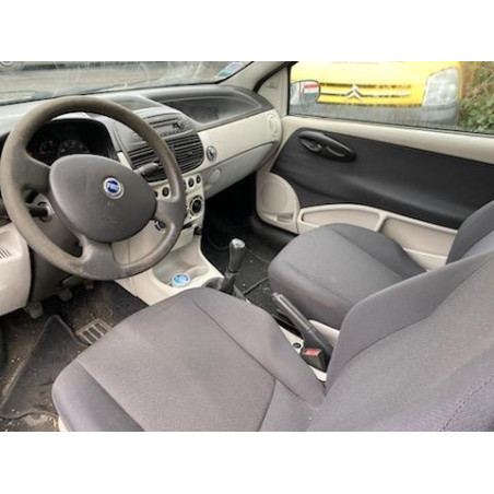 Pare choc arriere FIAT PUNTO 2 Photo n°1