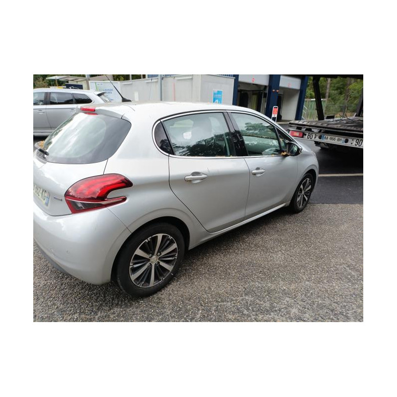 Pare choc arriere PEUGEOT 208 1