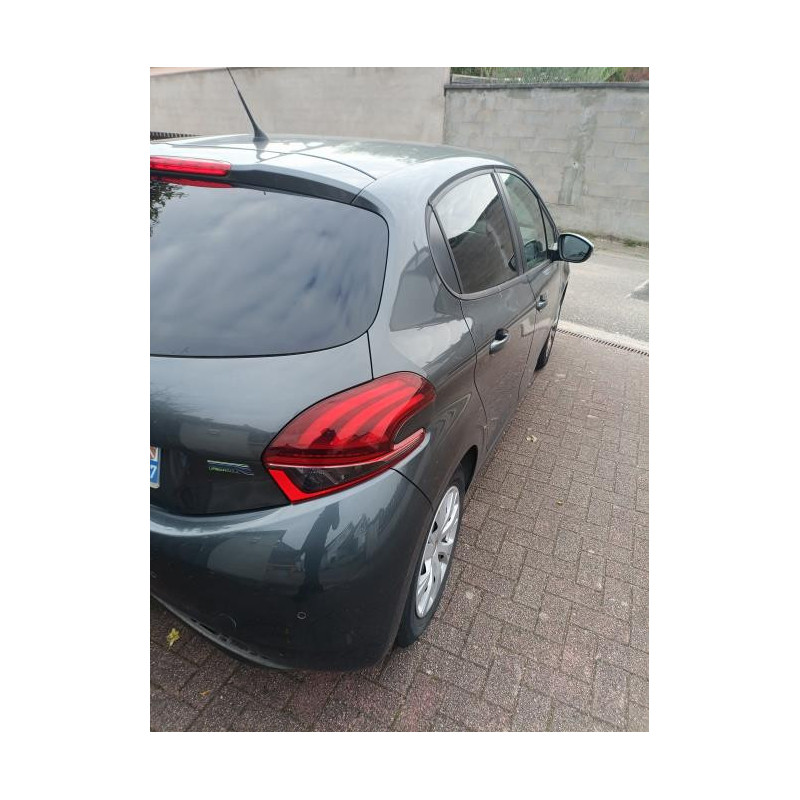 Pare boue arriere gauche PEUGEOT 208 1