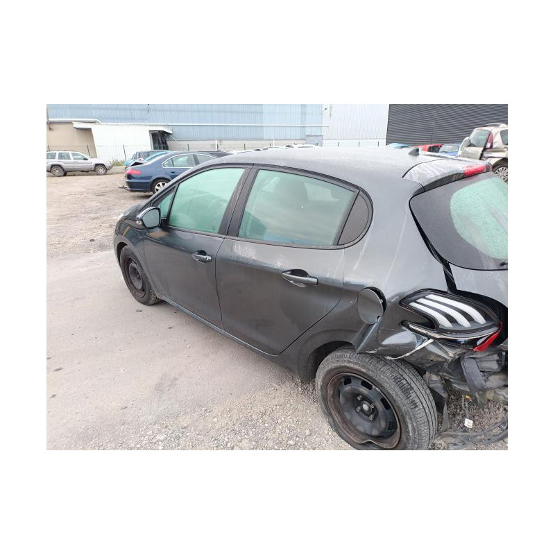 Planche de bord complete PEUGEOT 208 1