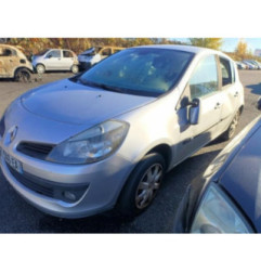 Attache ceinture avant gauche RENAULT CLIO 3 Photo n°1