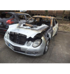 Verin de capot MERCEDES CLASSE E 211 Photo n°3