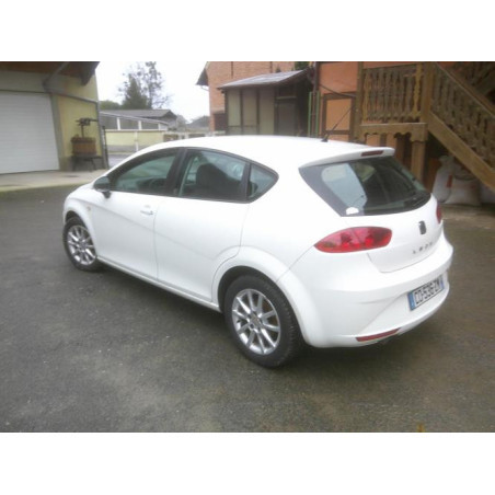 Enjoliveur anti brouillard SEAT LEON 2 Photo n°1