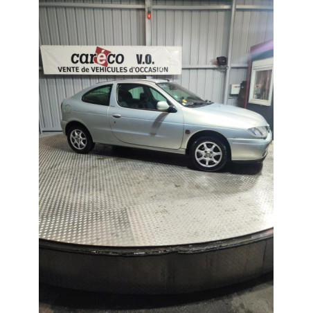 Pare choc arriere RENAULT MEGANE 1