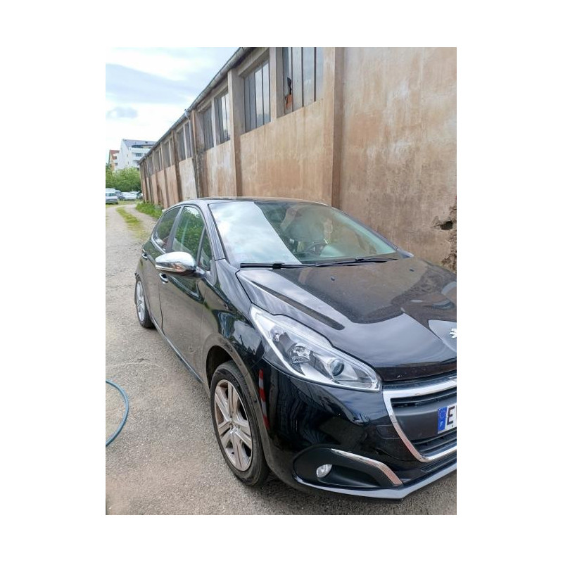 Pare choc avant PEUGEOT 208 1