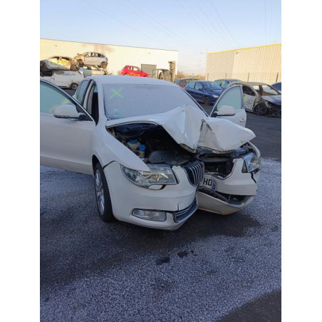 Moyeu avant gauche SKODA SUPERB 2