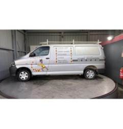 Etrier avant gauche (freinage) TOYOTA HI-ACE 2