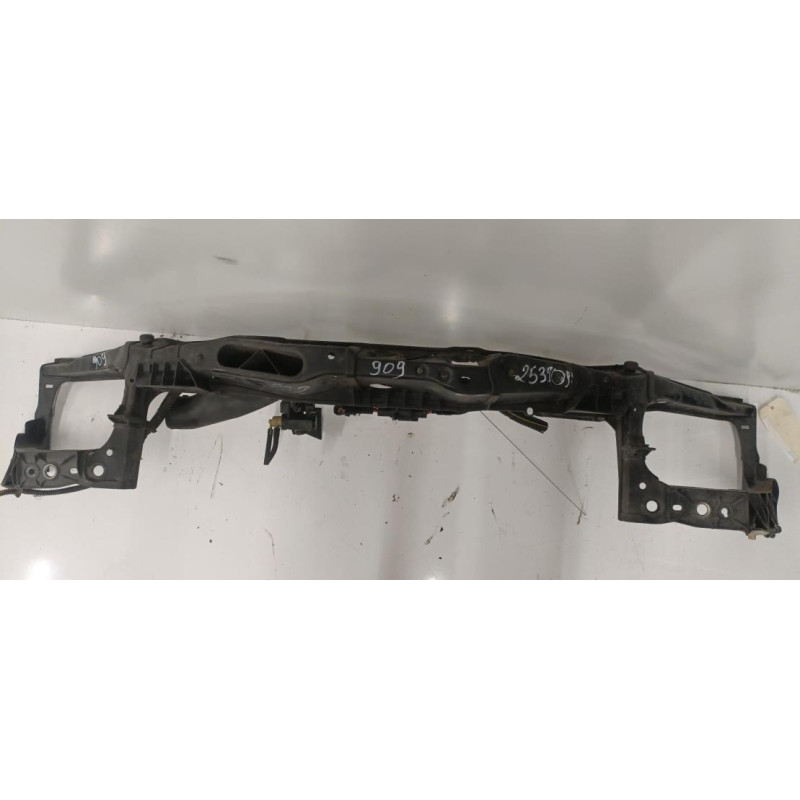 Face avant OPEL CORSA D Photo n°2