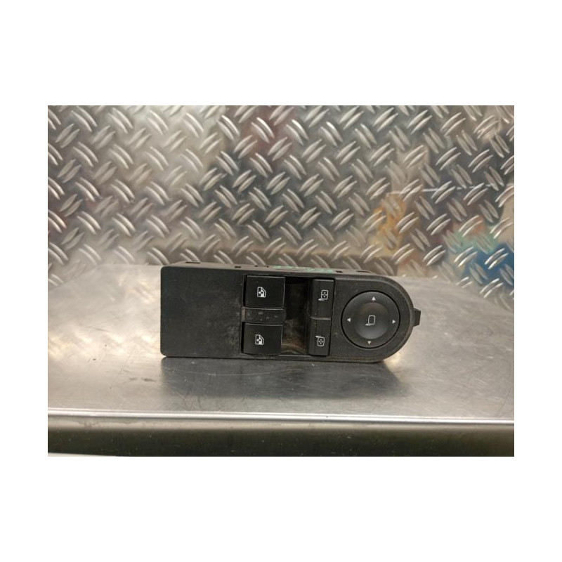Interrupteur de leve vitre avant gauche OPEL ASTRA H