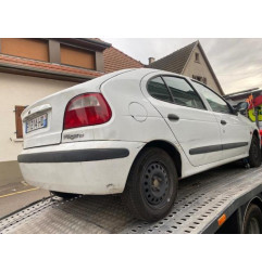 Pompe de direction RENAULT MEGANE 1 Photo n°8