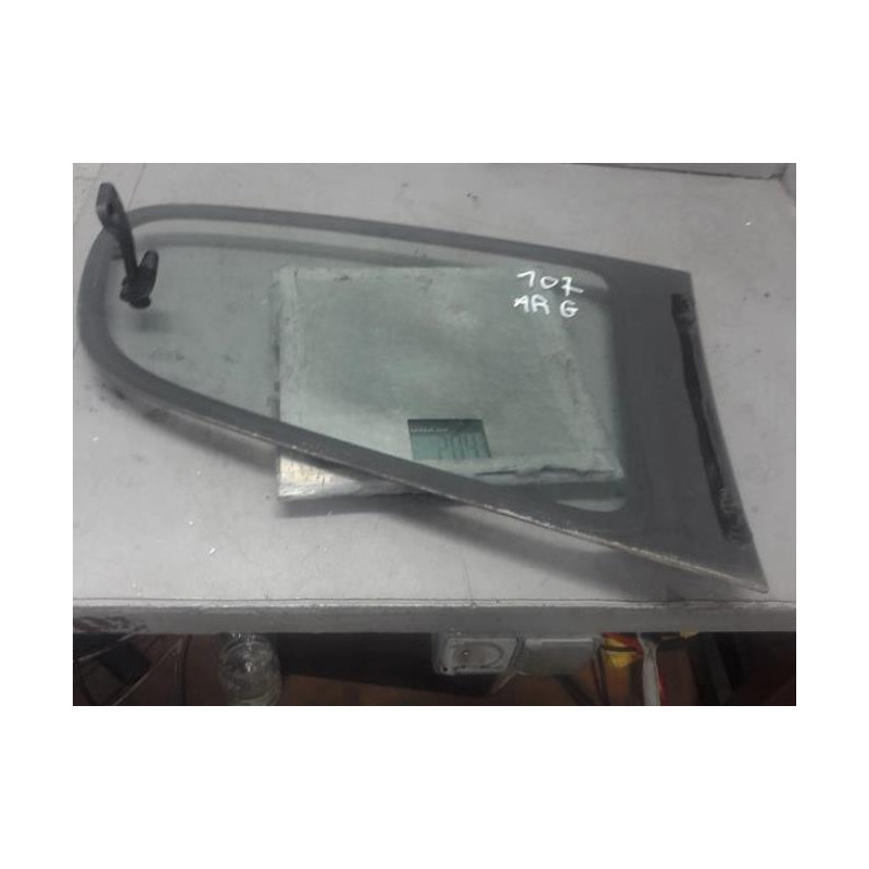 Vitre arriere gauche PEUGEOT 107