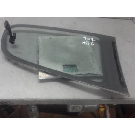 Vitre arriere gauche PEUGEOT 107 Photo n°1