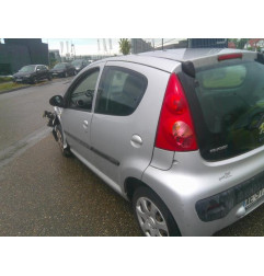 Vitre arriere gauche PEUGEOT 107 Photo n°7