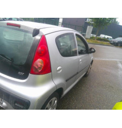 Vitre arriere gauche PEUGEOT 107 Photo n°8